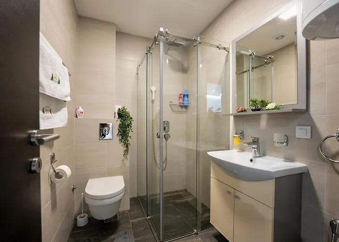 Nena Lux זלאטיבור